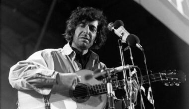 Udawały lesbijki, dziś znów się całują. "Nie zrobiłyby tego bez zgody"