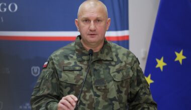 Setki rosyjskich dronów leciały do Polski. Generał Klisz ujawnia szczegóły - Onet