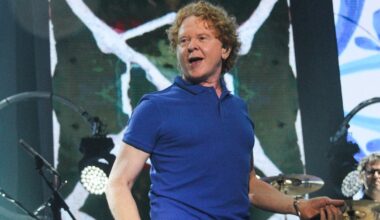 Gwiazdor Simply Red na spacerze po Krakowie. Zachwycił go Wawel - Onet