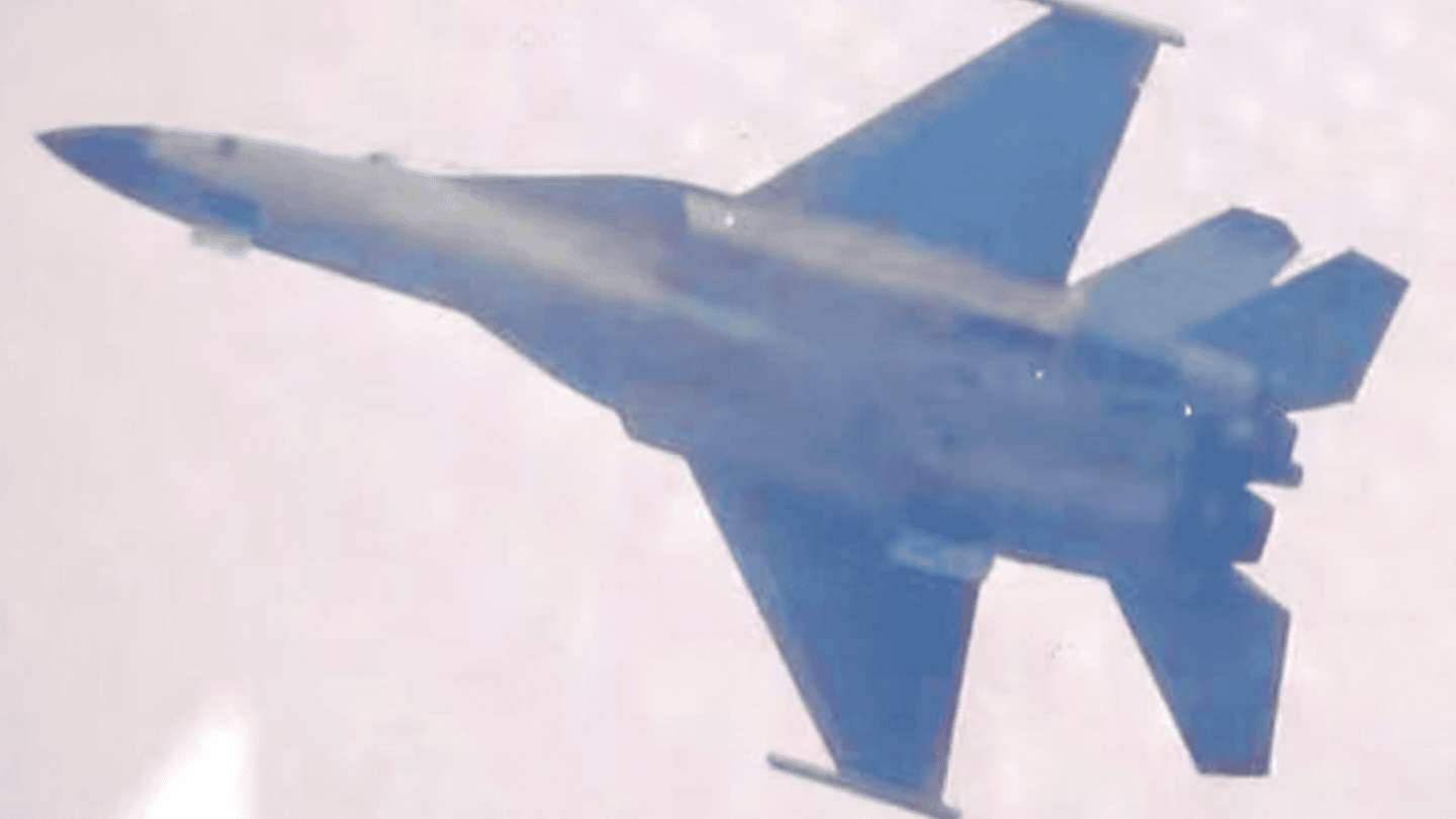 Nowy chiński samolot szkolno-bojowy