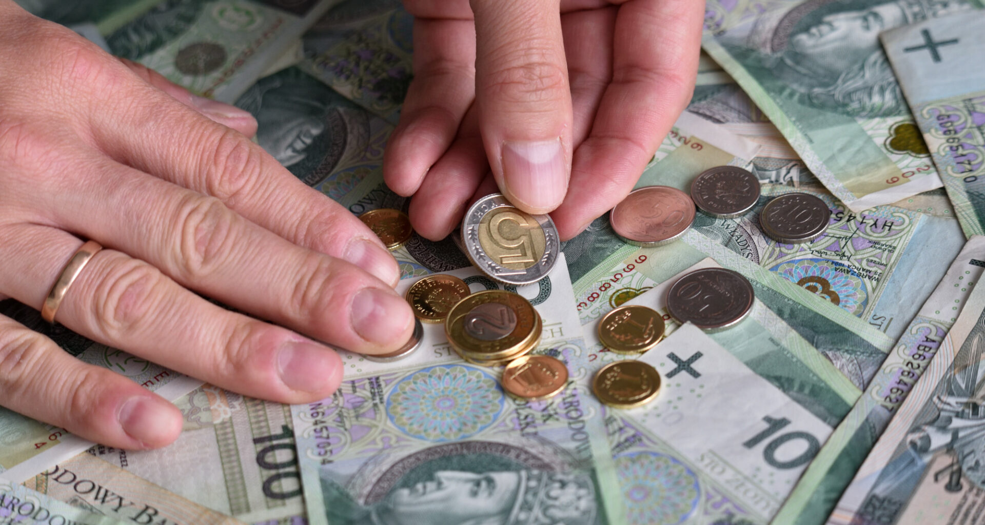 Grudniowe wypłaty emerytur 2025 i waloryzacja 2026? Będą zmiany.