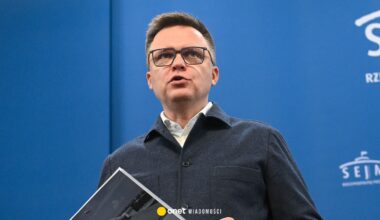 Służby zabezpieczyły dokumenty z podpisami Szymona Hołowni. Tak to wyglądało