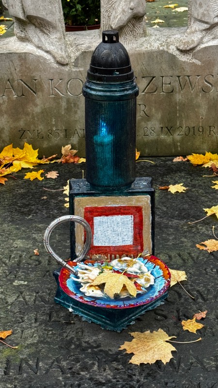 Grób Jana Kobuszewskiego na warszawskich Starych Powązkach