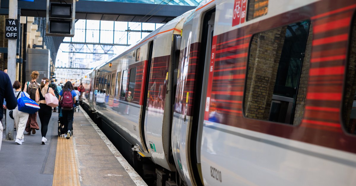 Atak nożownika w brytyjskim pociągu. Wielu rannych - Onet