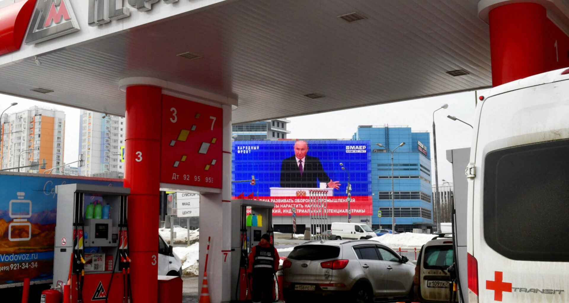 Rosjanom zaczyna brakować paliwa. Putin odwołuje ćwiczenia wojskowe