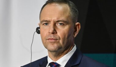 Karol Nawrocki chce zmian w waloryzacji emerytur. Wiceminister grzmi