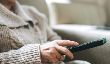 Ta grupa seniorów nie musi opłacać abonamentu RTV w 2025 roku. Jest jednak jeden warunek