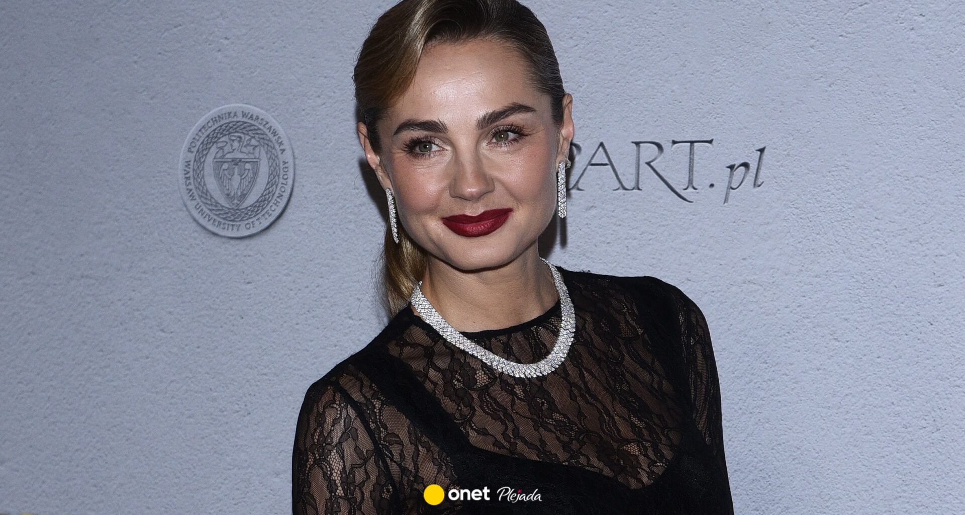 Małgorzata Socha cała w prześwitach na Balu Fundacji TVN. Zachwyciła sylwetką - Plejada