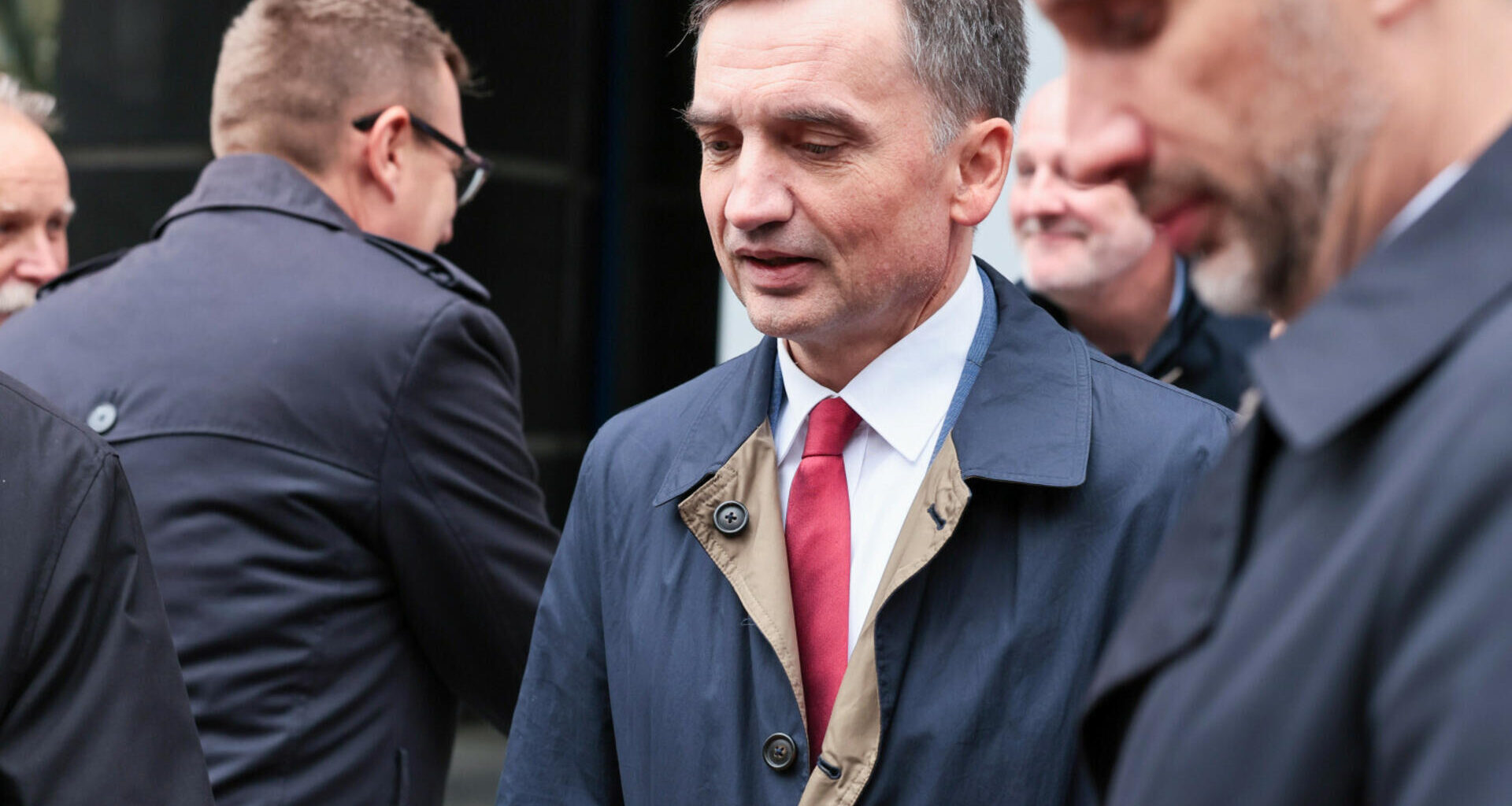 Tak Ziobro może uniknąć aresztu. Senator KO dał mu "sprytną" radę