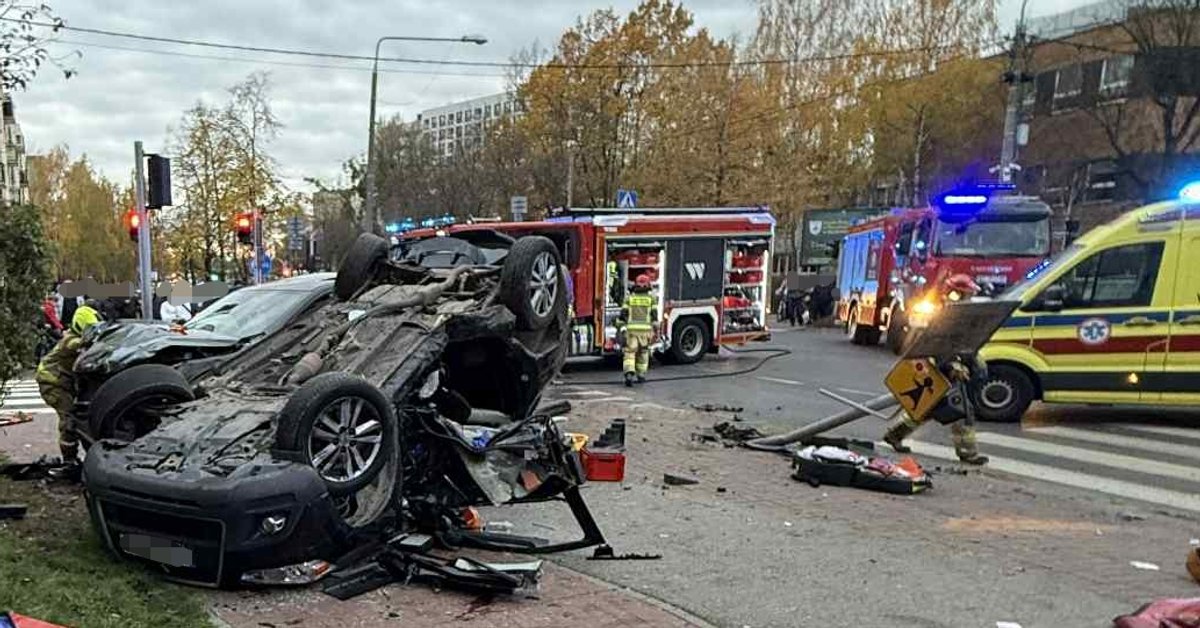 Groźny wypadek koło Warszawy. Są ranni, w tym dwoje dzieci - Onet