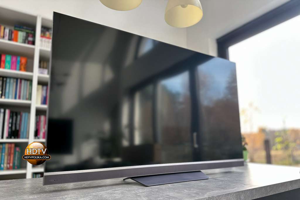 Wyłączony ekran telewizora Haier M95 widoczny od frontu