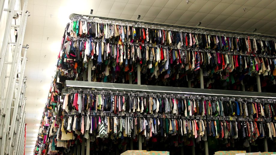 W ThredUp ubrania z drugiej ręki dostają drugie życie. Skala robi wrażenie