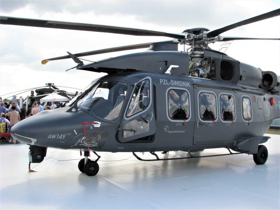 Fabryczny prototyp śmigłowca AW149 prezentowany w Polsce w 2013 roku.
