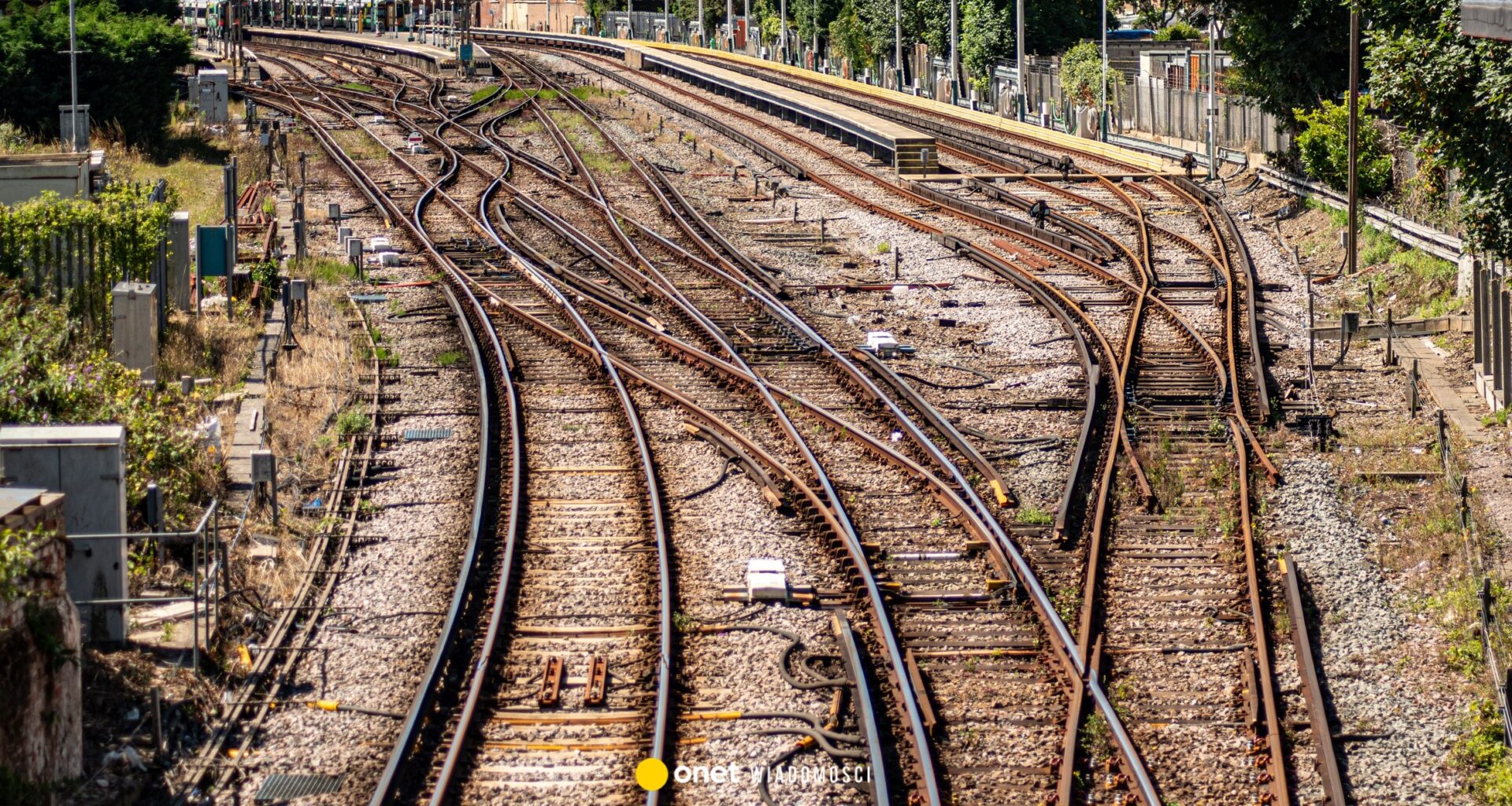 Na torach leżał niepokojący pakunek. Akcja służb w Lubuskiem - Onet Wiadomości