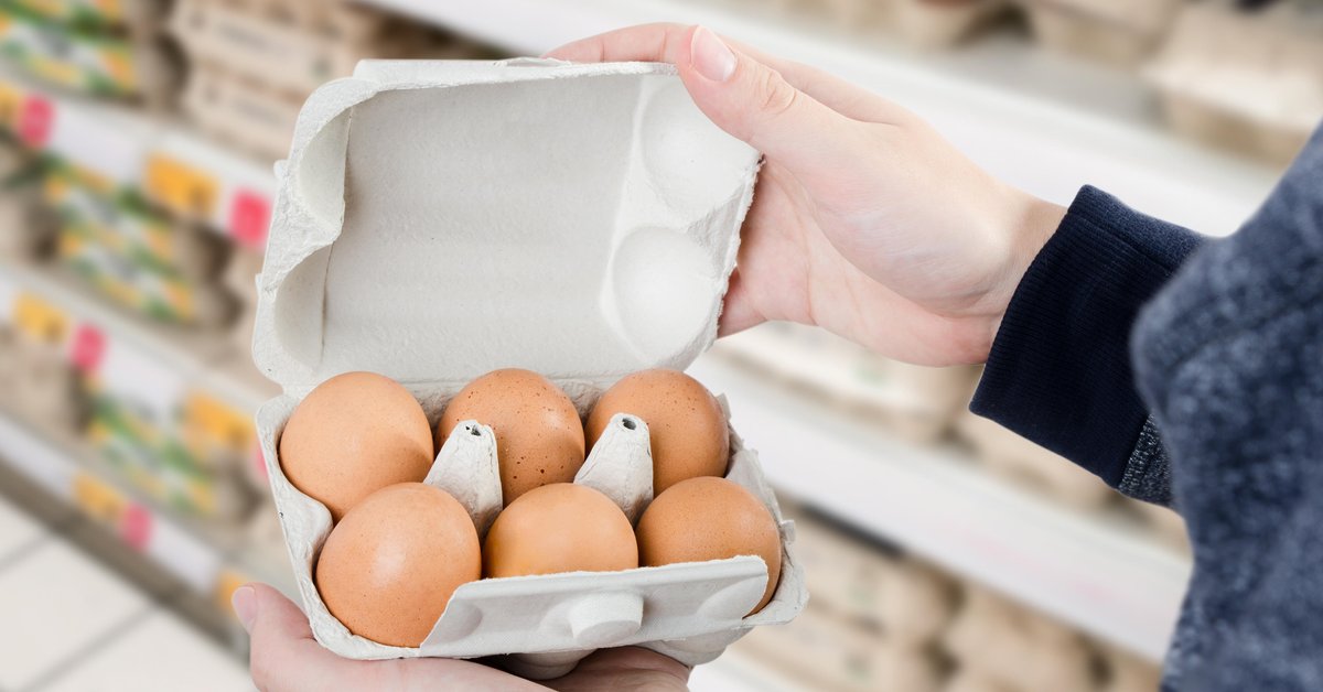 Jajka drożeją przed świętami. Ministerstwo rolnictwa uspokaja Polaków - Onet