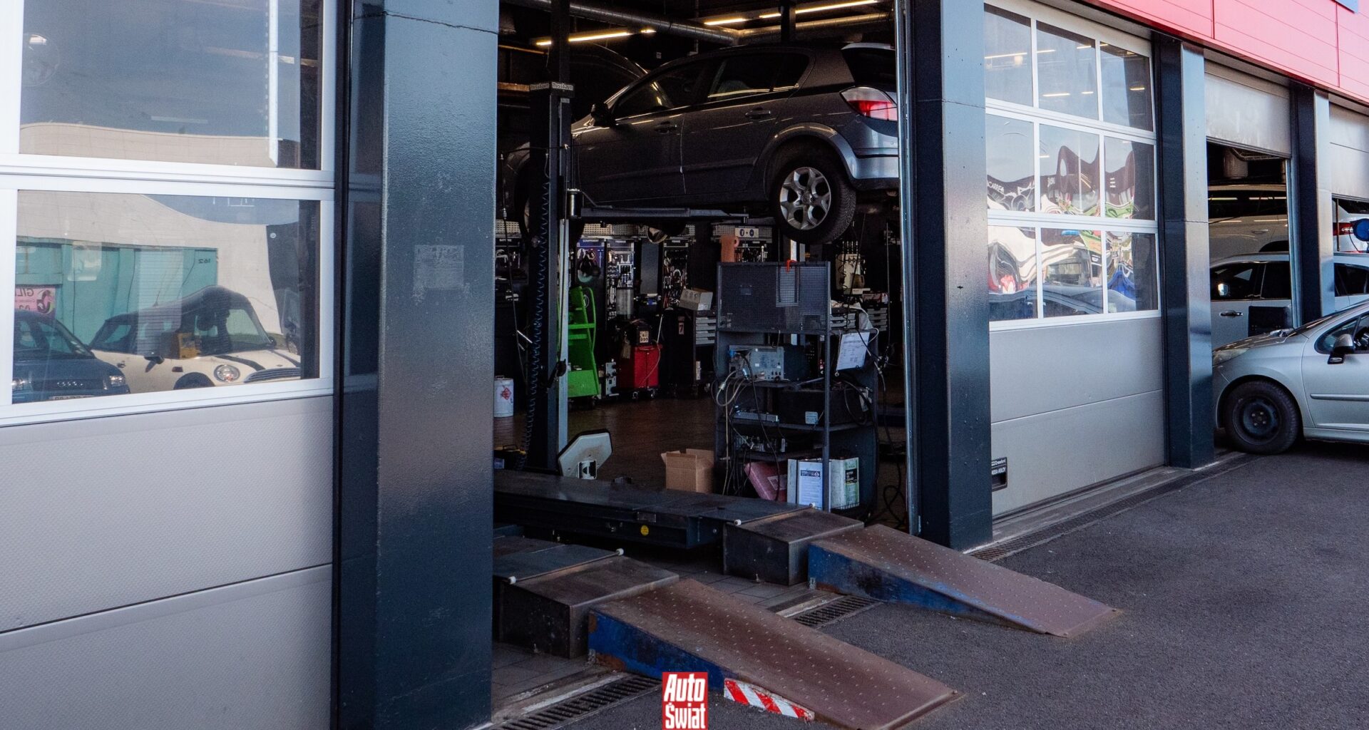 Pan Tomasz wyjeżdżał powoli z warsztatu i nagle poczuł szarpnięcie. "Zrobiło mi się gorąco"