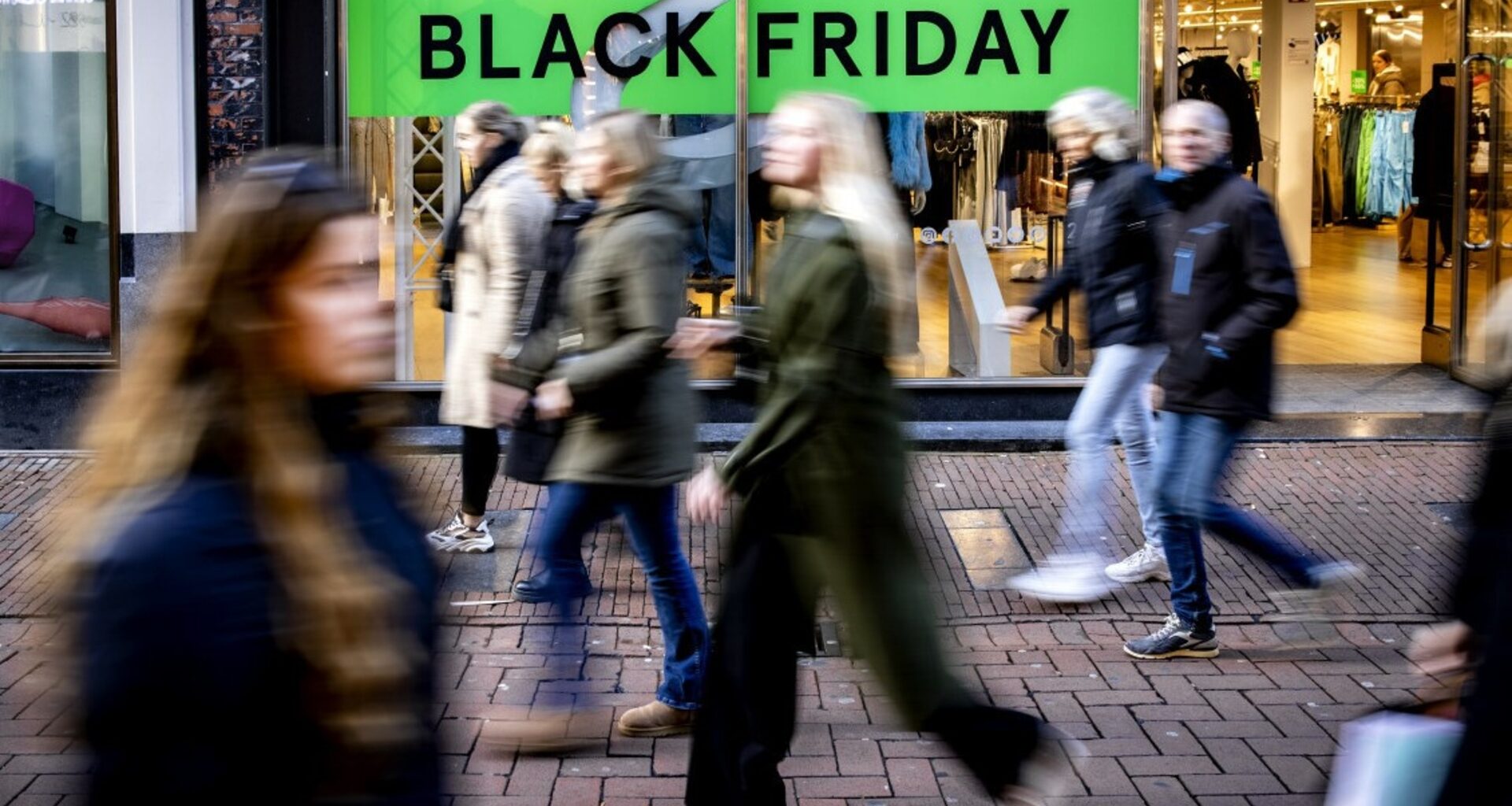 „Wchodzimy do sklepu jako myśliwy, wychodzimy jako jeleń”. Black Friday oczami sprzedawców
