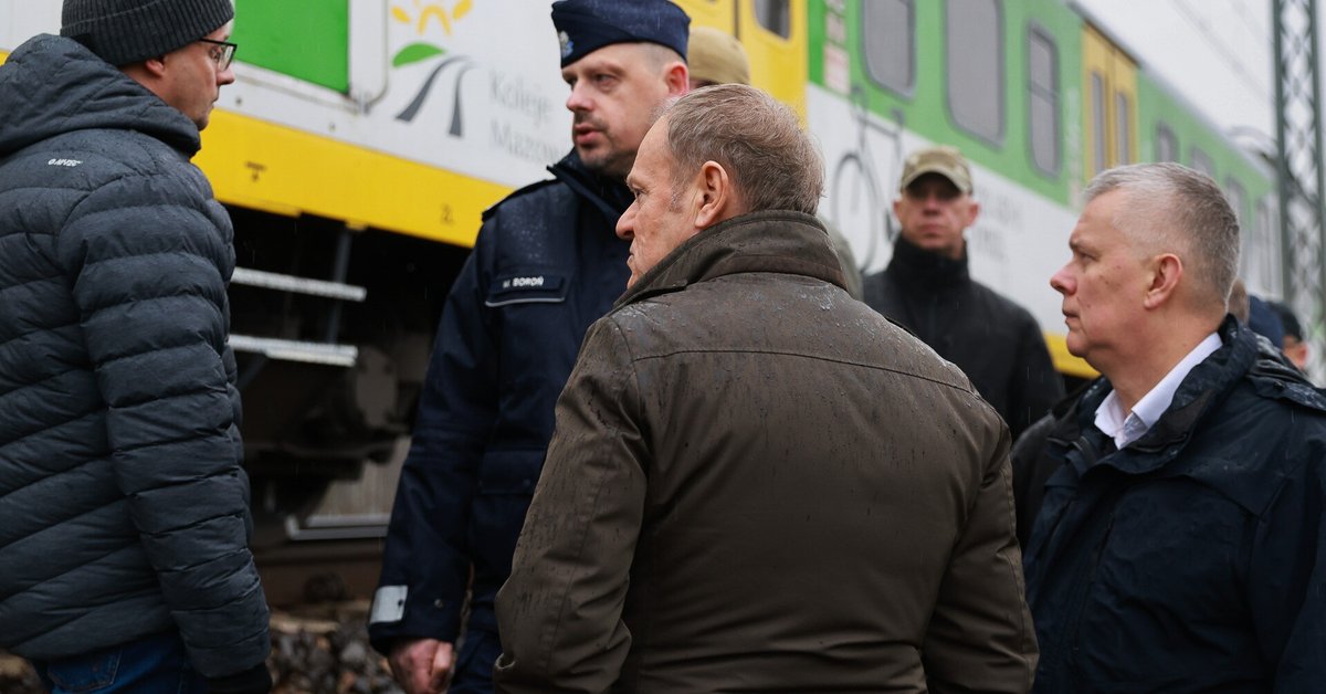 Donald Tusk: eksplozja miała najprawdopodobniej na celu wysadzenie pociągu na trasie Warszawa–Dęblin