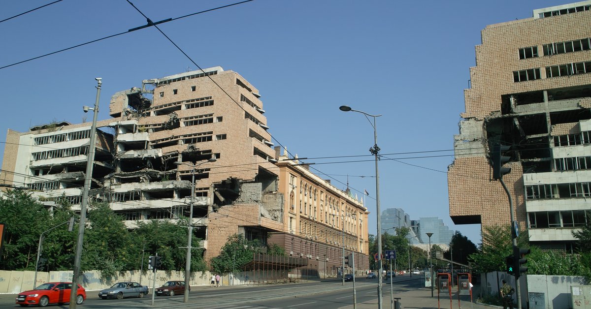 Tysiące osób utworzyło "żywą tarczę" wokół planowanej inwestycji zięcia Trumpa w Serbii