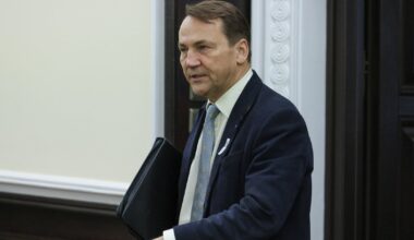 Radosław Sikorski krytykuje Karola Nawrockiego. "Trzeba było przeczytać konstytucję" - Onet