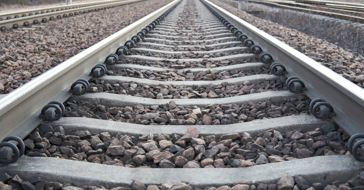 Śmiertelne potrącenie przez pociąg koło Warszawy. Potężne utrudnienia - Onet