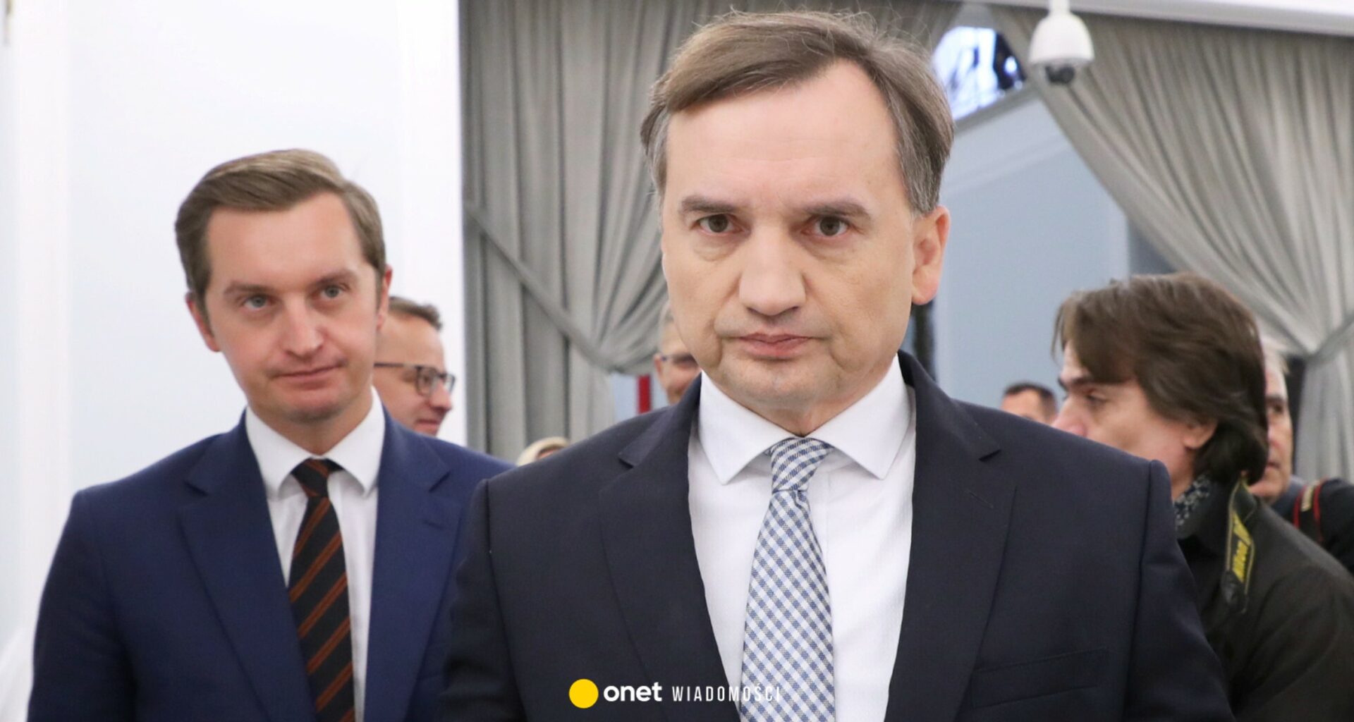 Rządzący triumfują. "Zbigniew Ziobro porzucił swoich ludzi i uciekł"