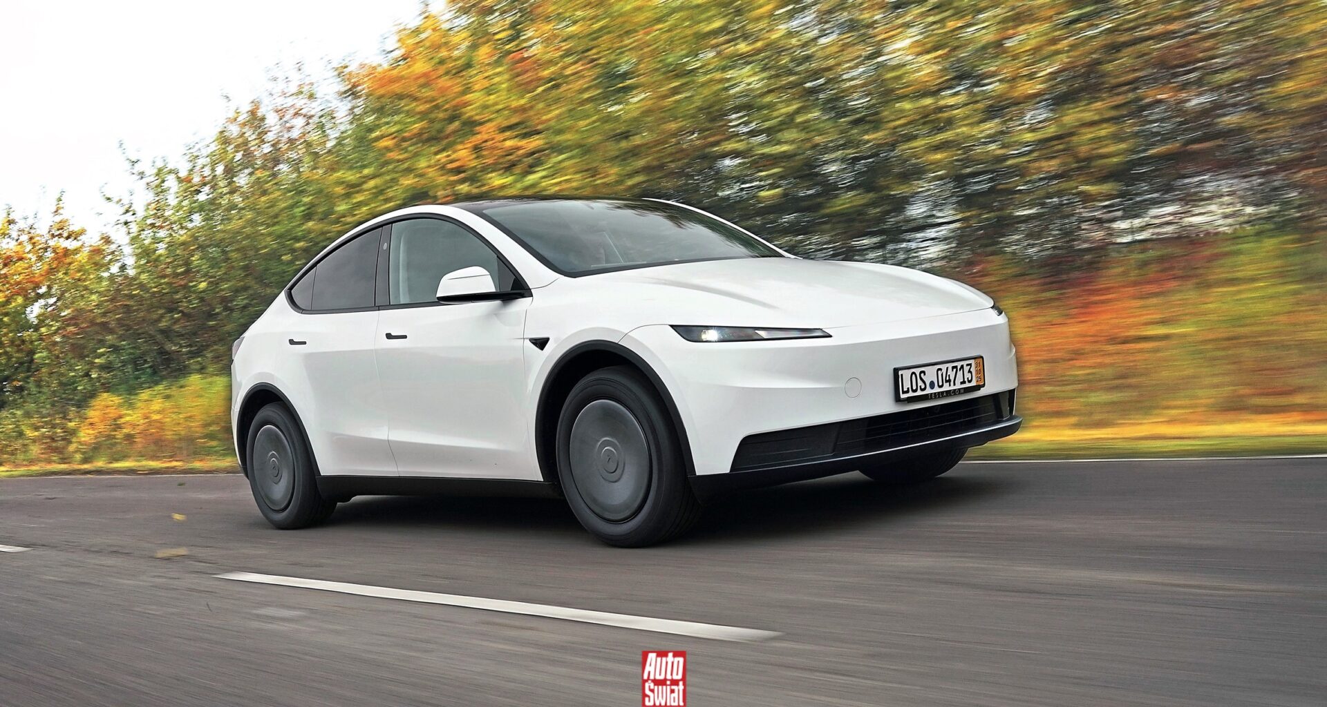 Czy opłaca się kupić Teslę Model Y Standard? To "bieda wersja" bestsellera