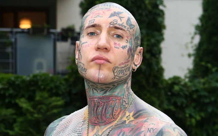 Wpadka reportera TV Republika podczas relacji na żywo: "Proszę wydawcy bardzo, żeby NIE PRZEKLINAŁ do mnie"