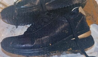 Uchwyciła go kamera na giełdzie samochodowej. Rozpoznajesz tego mężczyznę?