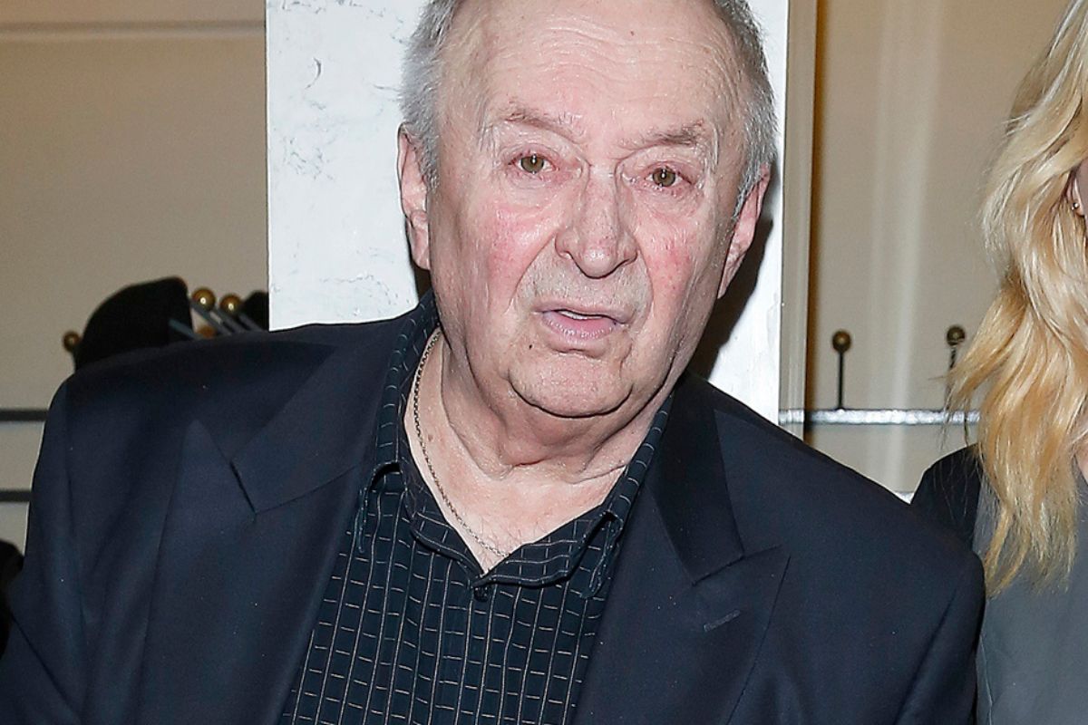 "Cat eye" na paznokciach robi furorę. Hailey Bieber już je nosi