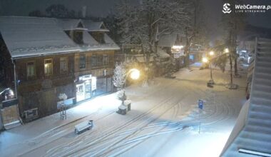 Influencerka wywołała awanturę. Chodzi o dzieci w samolocie