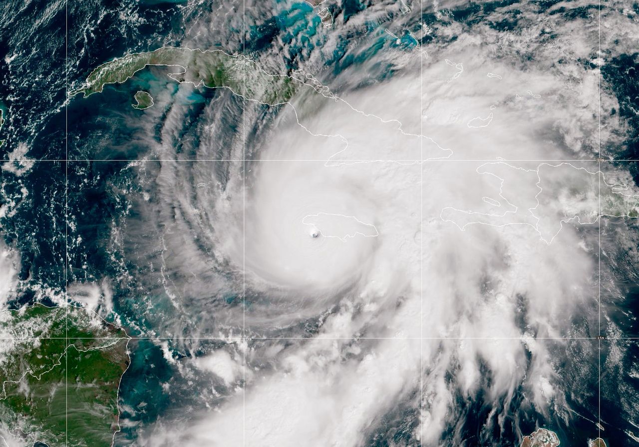 Huragan jako „maszyna cieplna”. To nie wiatr jest największym zagrożeniem
