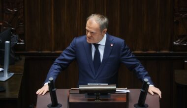 Donald Tusk o działaniach Rosji. "Przekroczona została krytyczna granica". Wrzawa w Sejmie