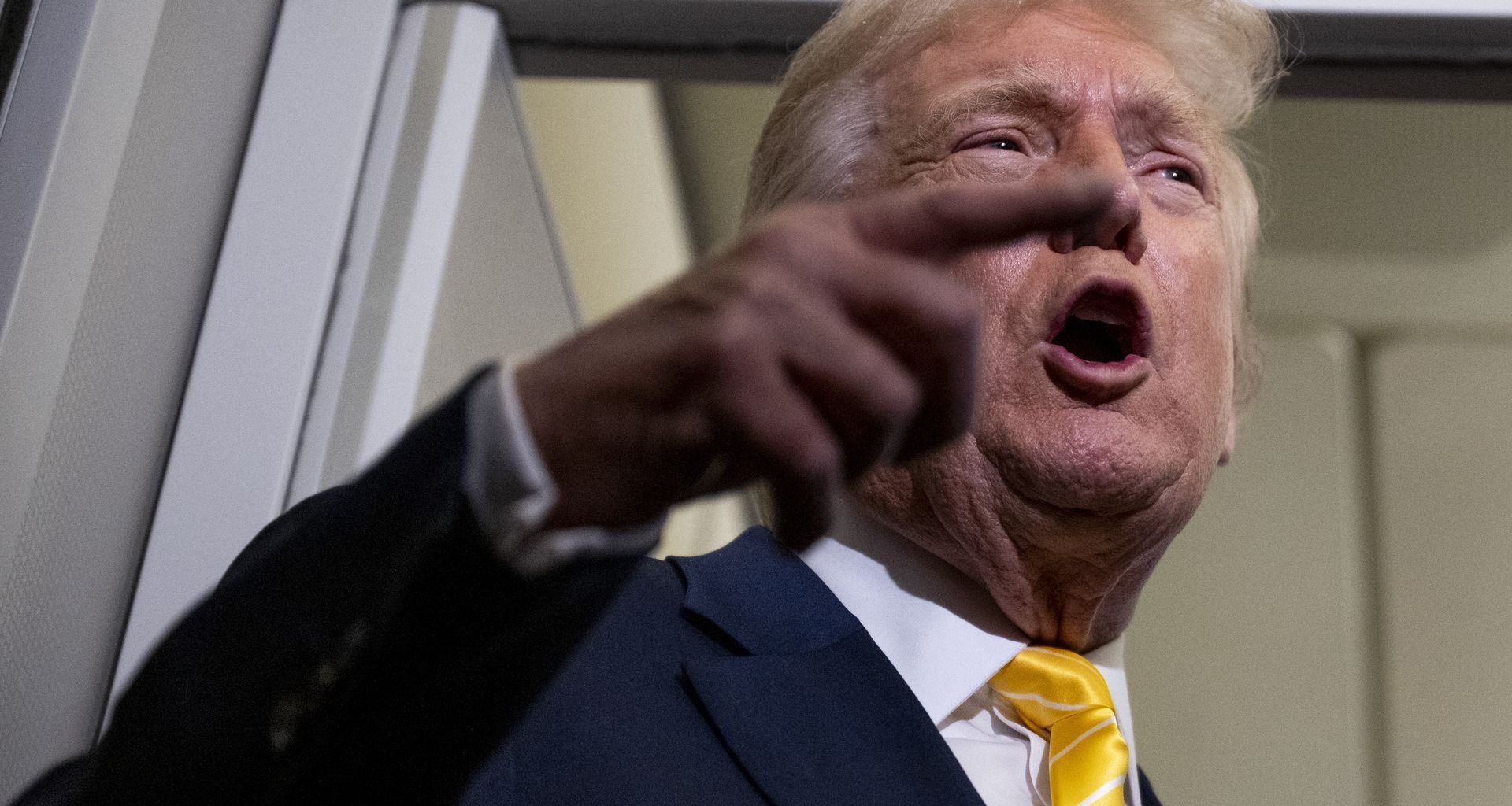 Skarbówka zajęła budynki. Upadek byłej fabryki tapet