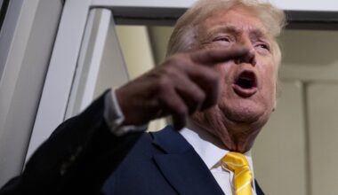 Skarbówka zajęła budynki. Upadek byłej fabryki tapet