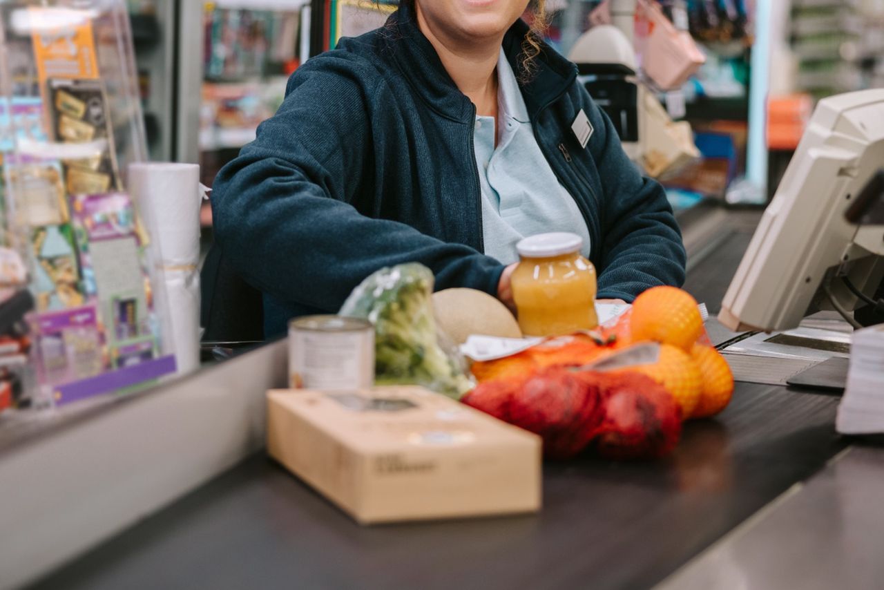 Pracownicy dużej sieci chcą 1,2 tys. zł podwyżki. "Jesteśmy wykończeni"