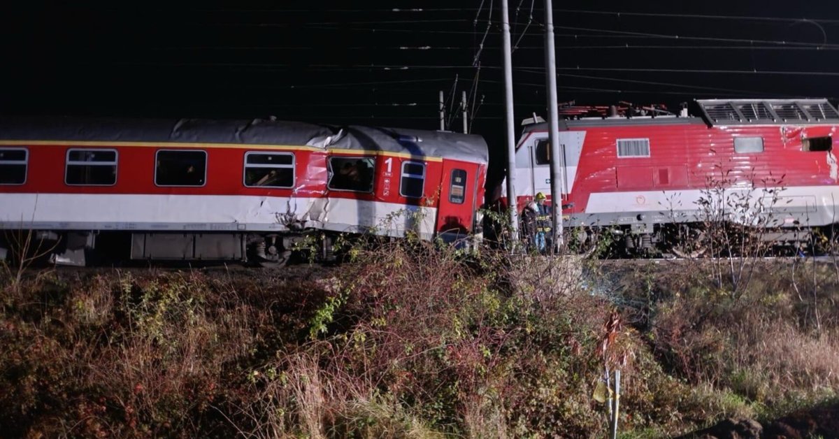 Dwa pociągi pasażerskie zderzyły się na Słowacji. Są ranni