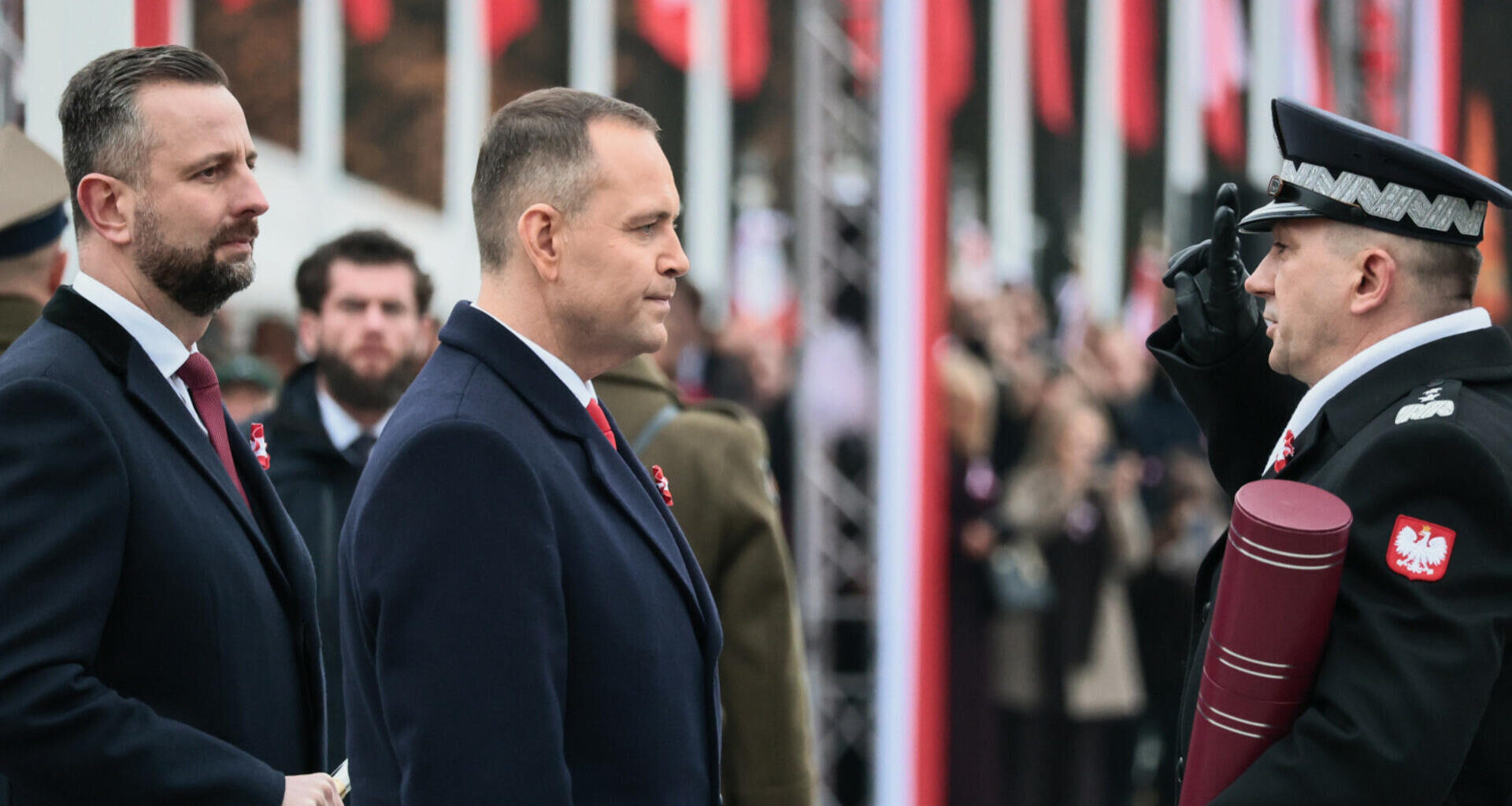 Zamieszanie podczas wręczania nominacji generalskich. Tłum wybuczał ministrów