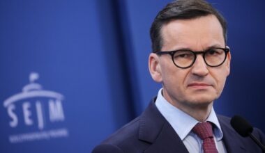 Burzliwe kulisy rady programowej w PiS. "Morawiecki był oburzony"