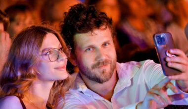 Rodzina królewska DRWI z księcia Harry'ego i Meghan za imprezę u Kris Jenner?! "To takie TANDETNE"