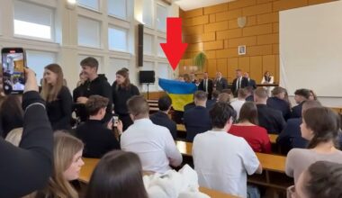 Stał oko w oko z kasjerką. Nagle chwycił butelkę. Jest nagranie