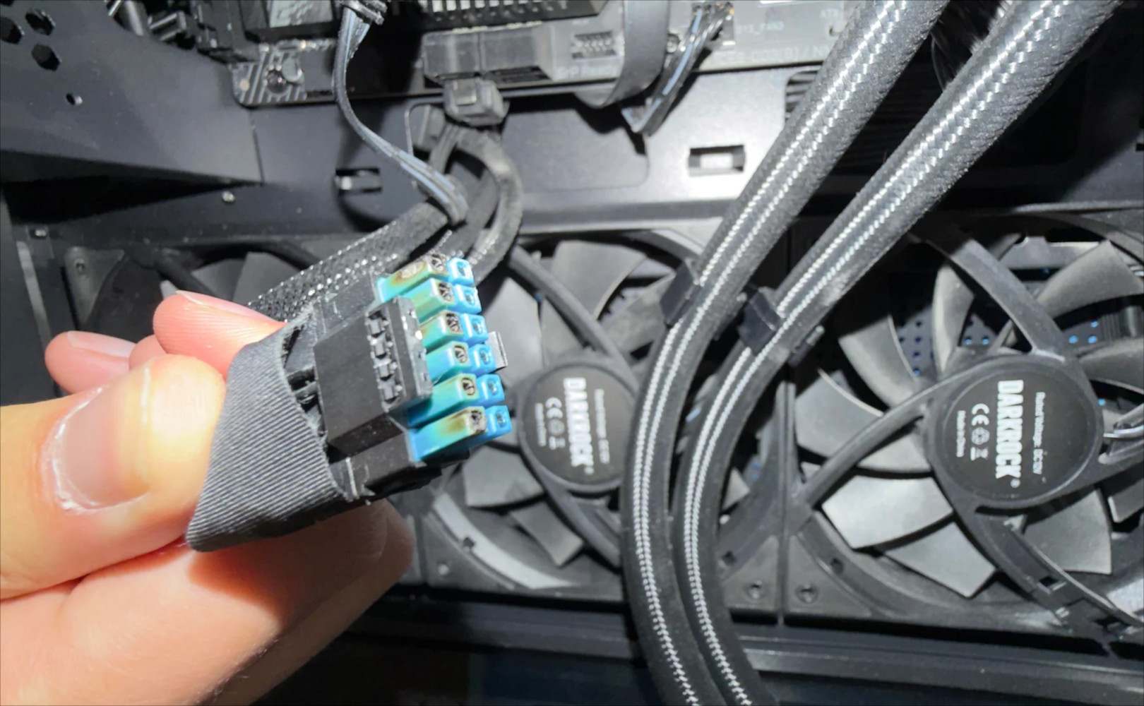 Nie tylko GeForce’y – pokazał spaloną wtyczkę w Radeonie RX 9070 XT