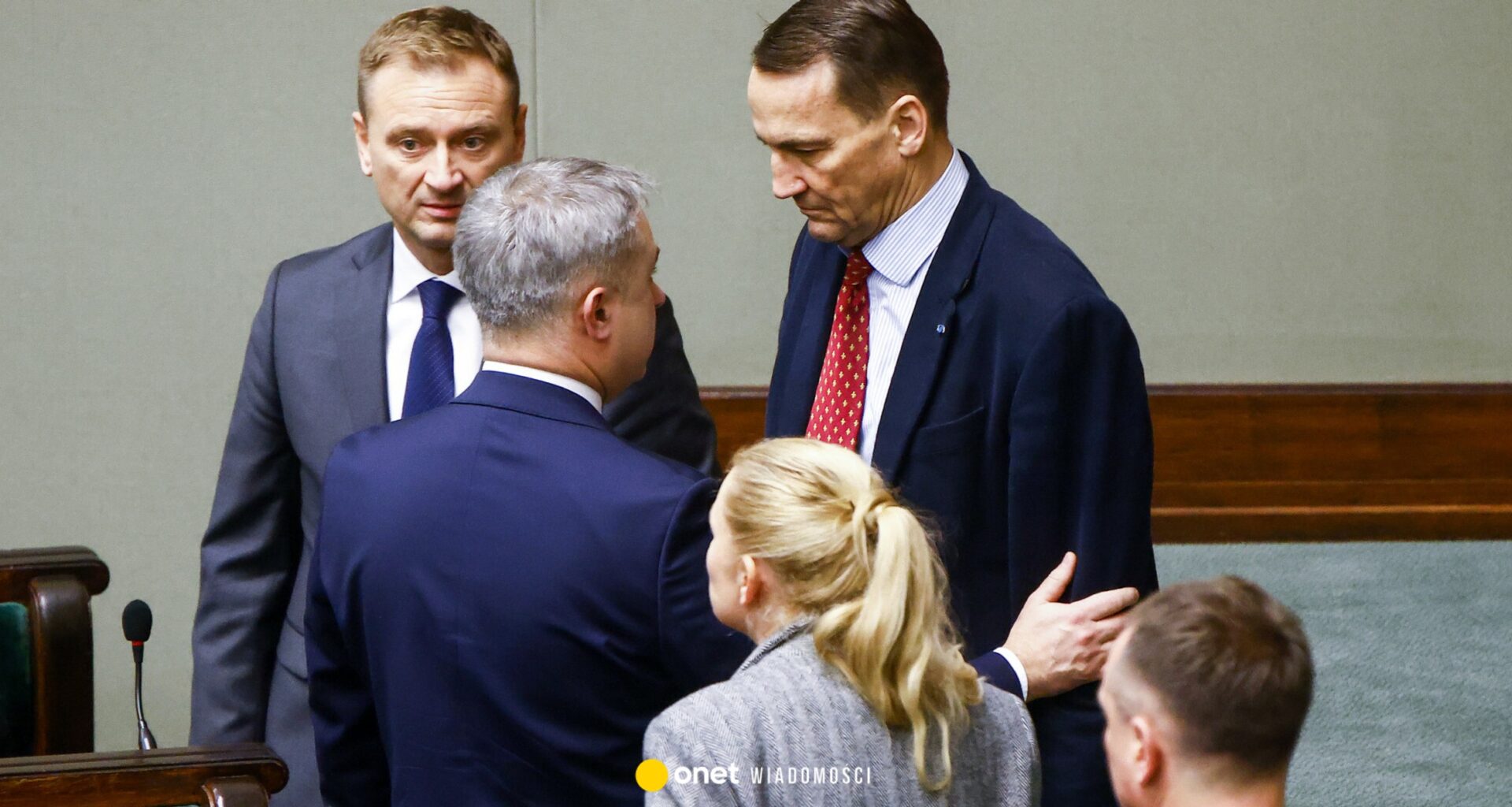 Spięcie ministrów w rządowym busie. "Kondolencje. Umarłeś" [FRAGMENT KSIĄŻKI]