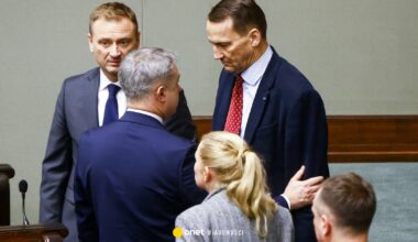 Spięcie ministrów w rządowym busie. "Kondolencje. Umarłeś" [FRAGMENT KSIĄŻKI]