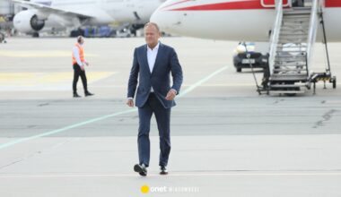 Loty HEAD premiera Tuska. Ujawniono, kogo najczęściej zabiera na pokład