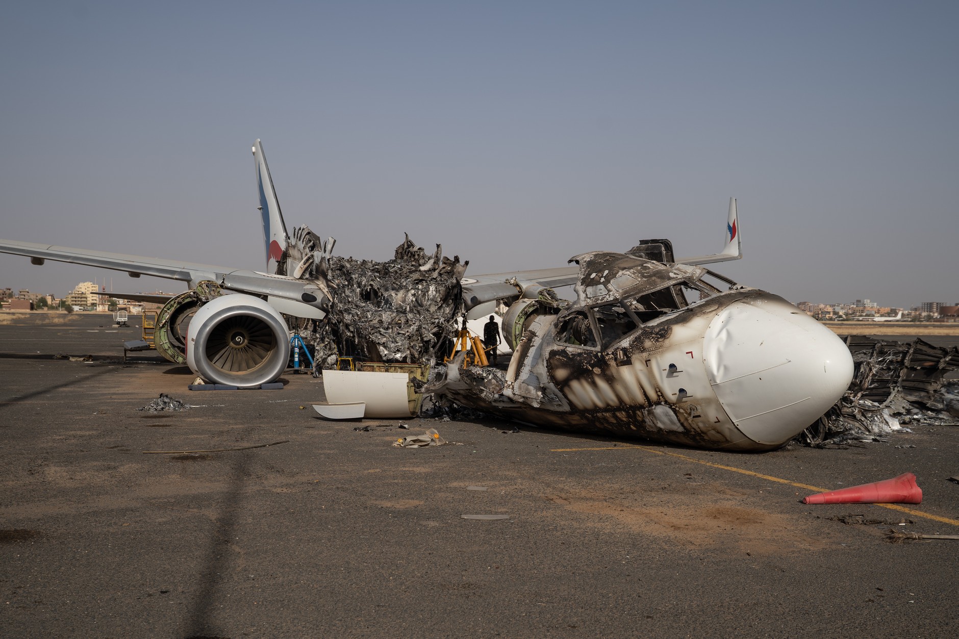 Siły RSF pierwszego dnia wojny 15 kwietnia 2025 r. zaatakowały m.in. międzynarodowe lotnisko w Chartumie