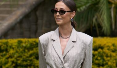 To oni odpadli tuż przed finałem "Afryka Express". W tle czarna flaga - Onet