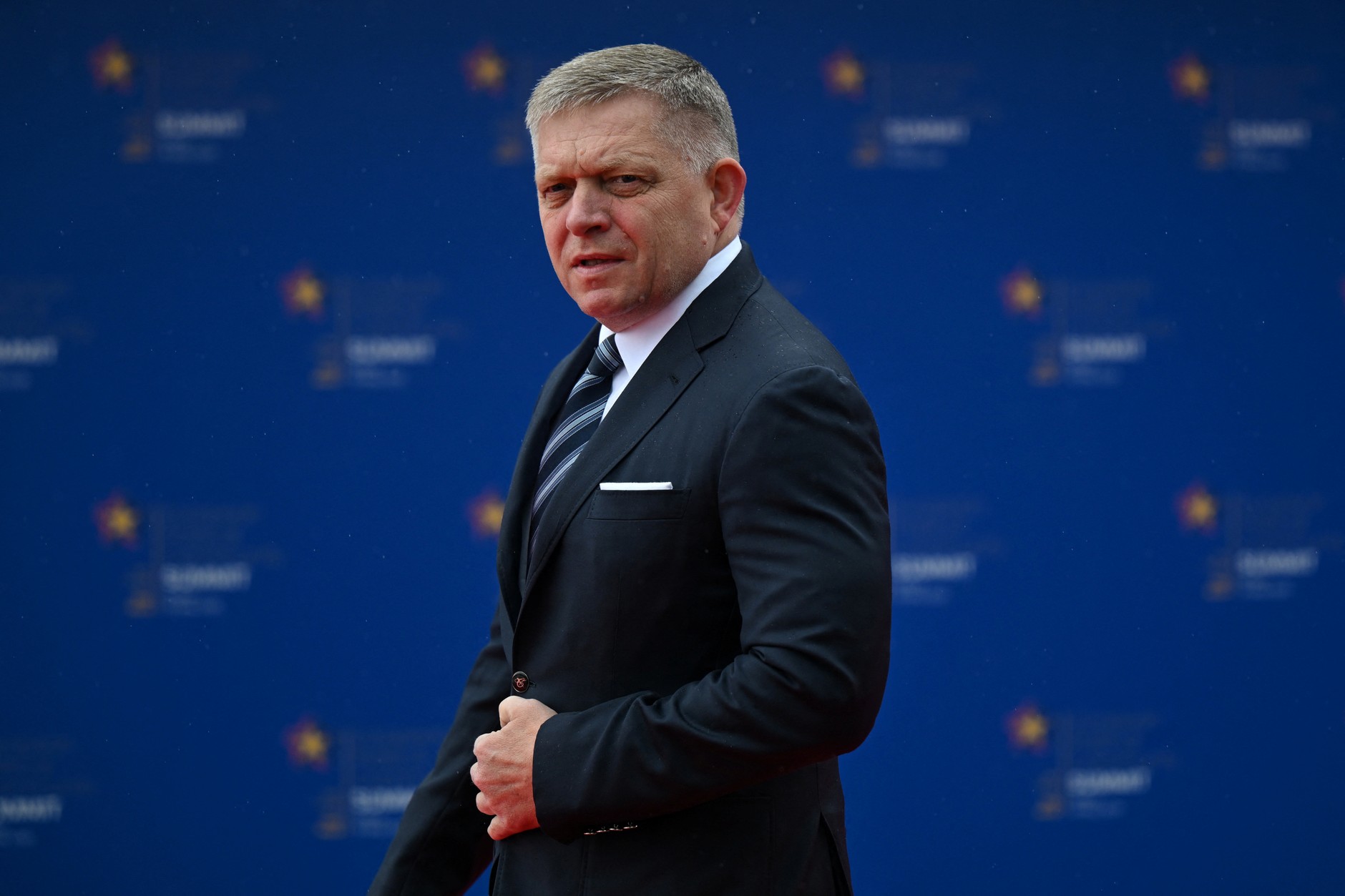 Premier Słowacji Robert Fico przybywa na szczyt Europejskiej Wspólnoty Politycznej w Tiranie, 16 maja 2025 r.