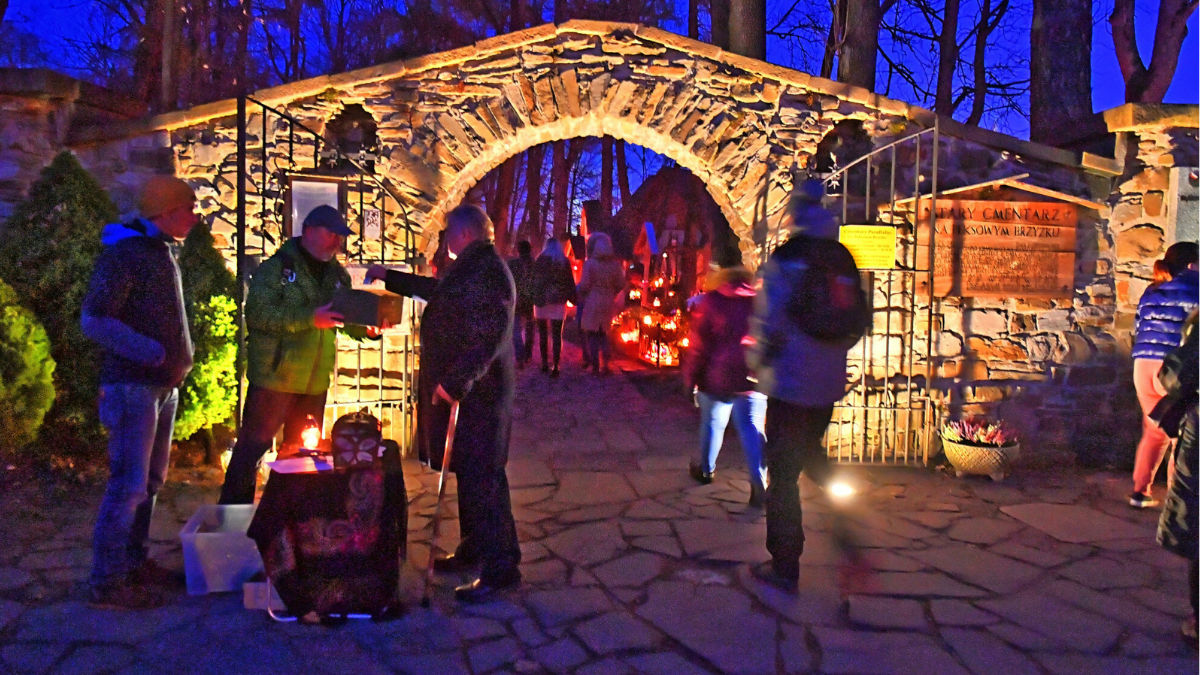 Proboszcz pobiera opłaty za wstęp na cmentarz w Zakopanem. W sieci burza - Polska