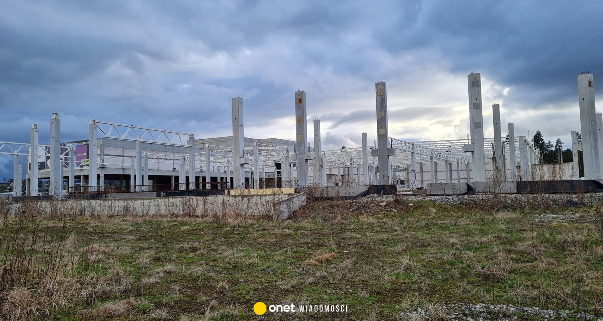 Licytacja niedokończonej galerii handlowej przy zakopiance. W tle spór milionerów